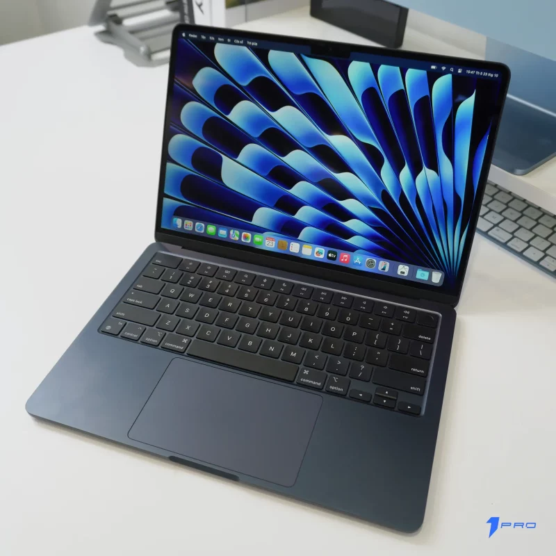 Macbook Air M4 thiết kế mỏng nhẹ cho công việc hàng ngày