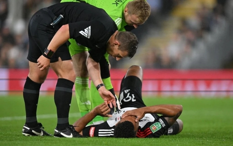 Cách các đội bóng lớn thích nghi với luật bù giờ mới của FIFA