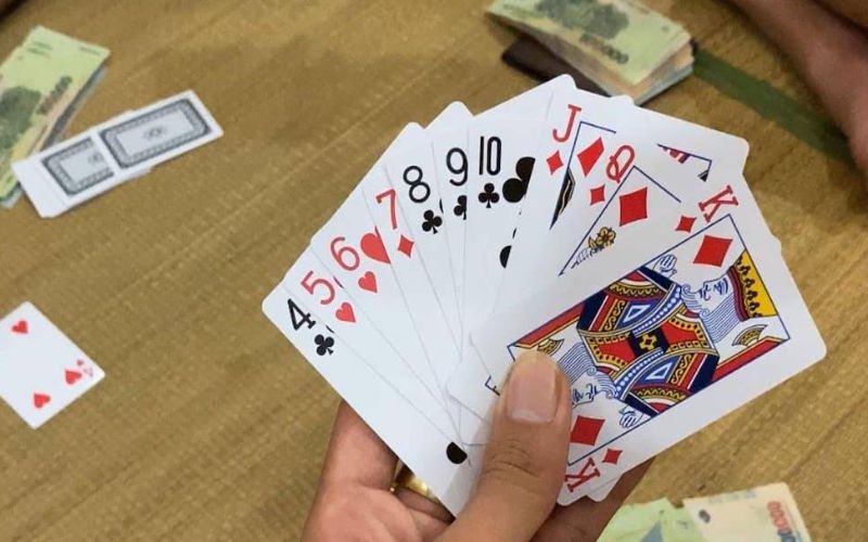 Nghệ thuật tâm lý trong bài Phỏm: Làm sao để đối thủ sập bẫy?