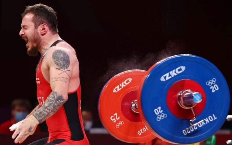 Tác dụng của tiếng hét lớn khi nâng tạ của vận động viên chuyên nghiệp.