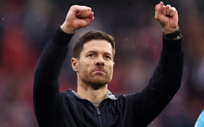 Phân tích hệ thống phòng ngự liên kết của HLV Xabi Alonso