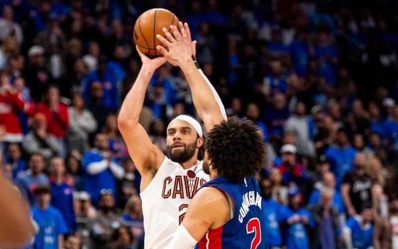 Hướng dẫn kỹ thuật ném rổ chuẩn xác của các tay ném NBA